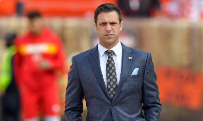 chiefs-veach-suit